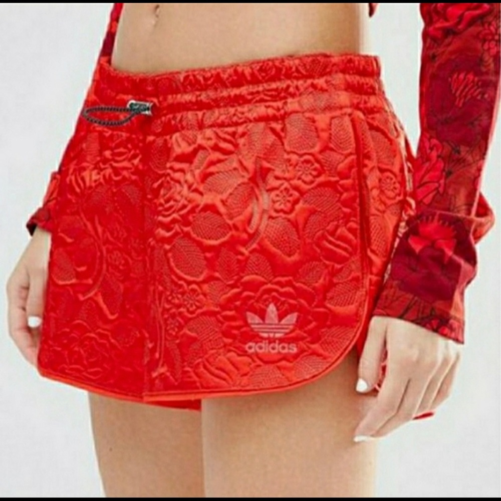 Floral textured shorts MUST HAVE! 🌸🌸